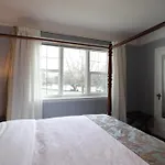 Victoria Gorge Waterway Vacation Home